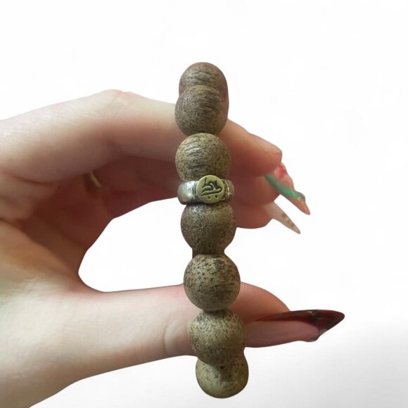 Wood bead bracelet for essential oils - Picture 3 of 3